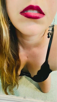Sexy Latina Vapes in Black