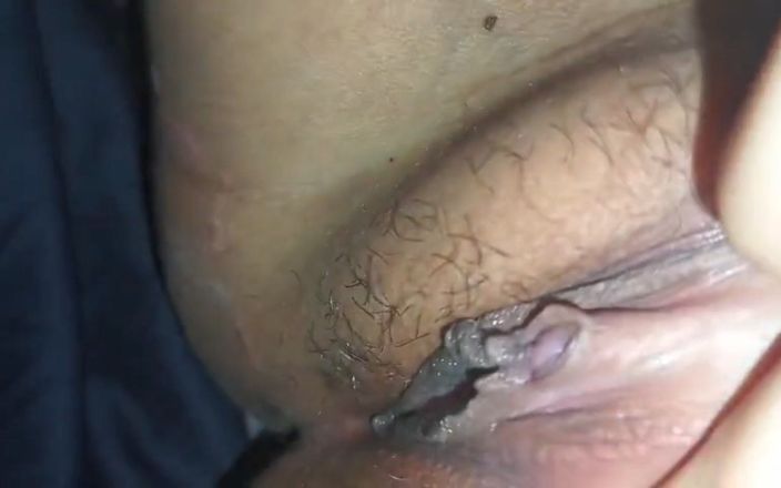 Hot-bhabhi-7668: Ateşli yenge masti ve dildo seksten sonra parmaklıyor