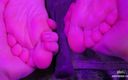 Mistress Legs: Tentadoras plantas y dedos de los pies arrugadas - masaje y...
