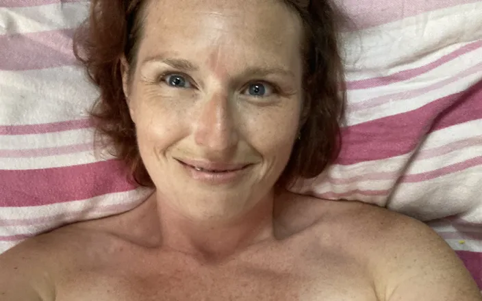MistressWriggler: Epic Stress Relieving Wank Whilst Getting Ready for My Sexcation