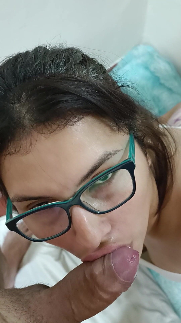 Scarletttejones: 내 혀에 진한 우유를 뿜어내어