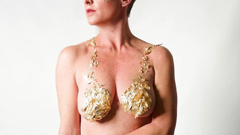 The adventures of Kylie Britain: Slideshow vídeo de uma beleza dourada