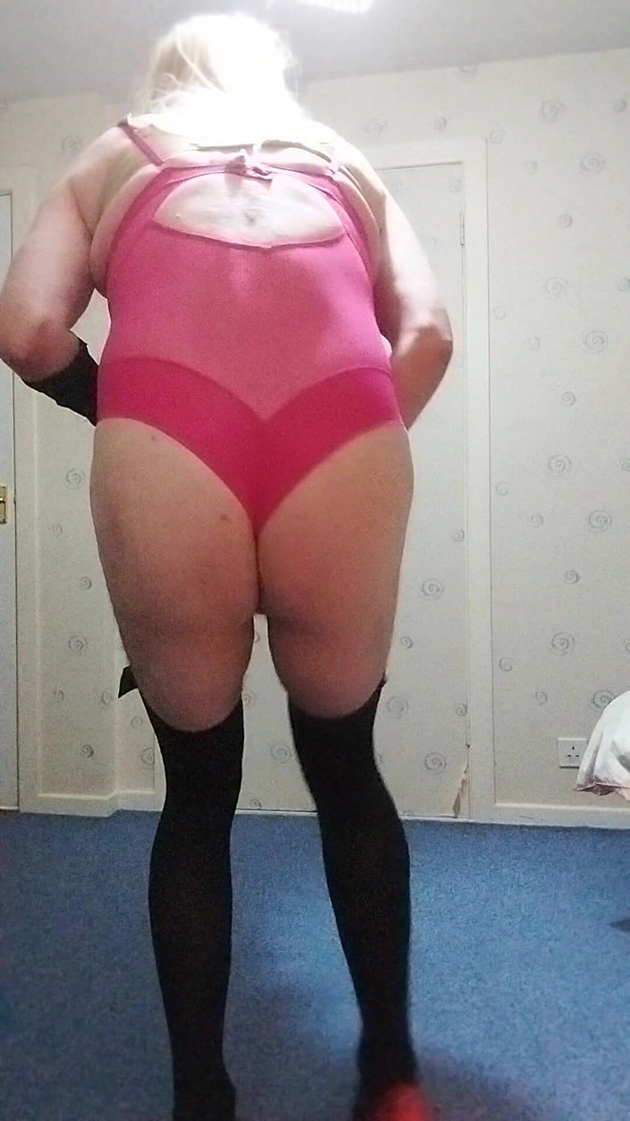 Cindy Belfast: Ingoia la sborra del clitoride di sissy