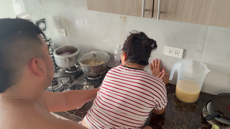 MaRaSexx: Ibu Tiri Saya Menipu Saya Untuk Merangkap Di Dalamnya