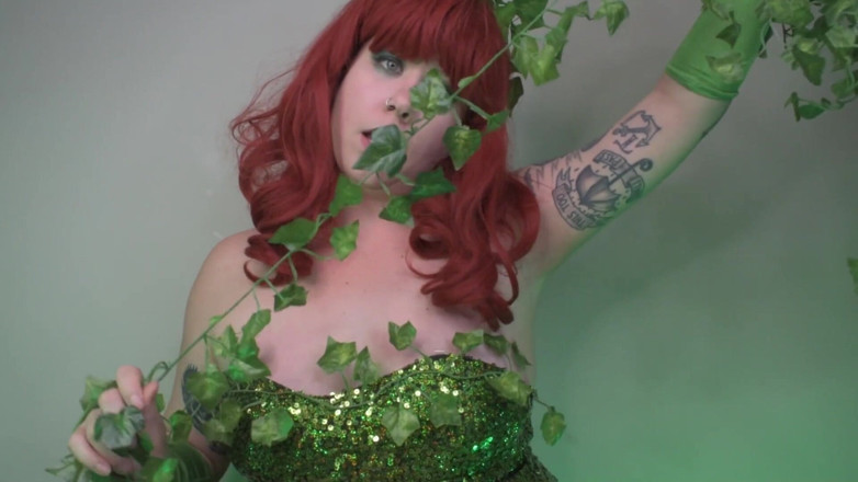 Deanna deadly: Poison Ivy von pOV-superheld geschmolzen