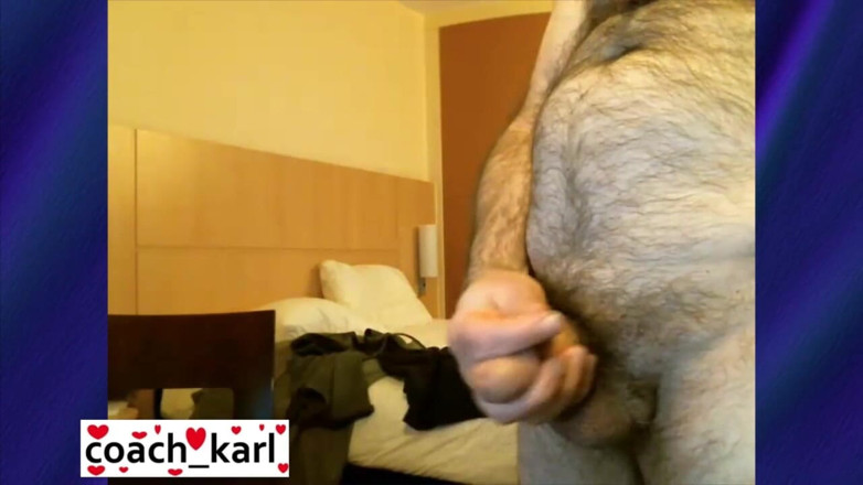 Coach Karl dude lodge: Jurulatih Karl hanya memancut mani