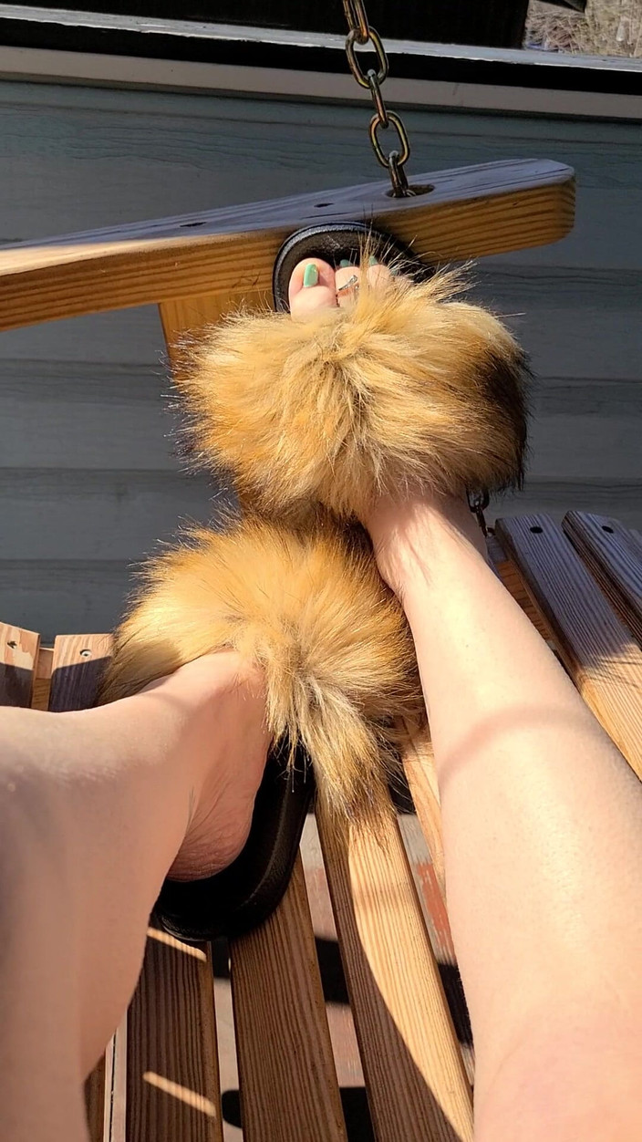 Raven Willow: Spring Feet Furry Slides
