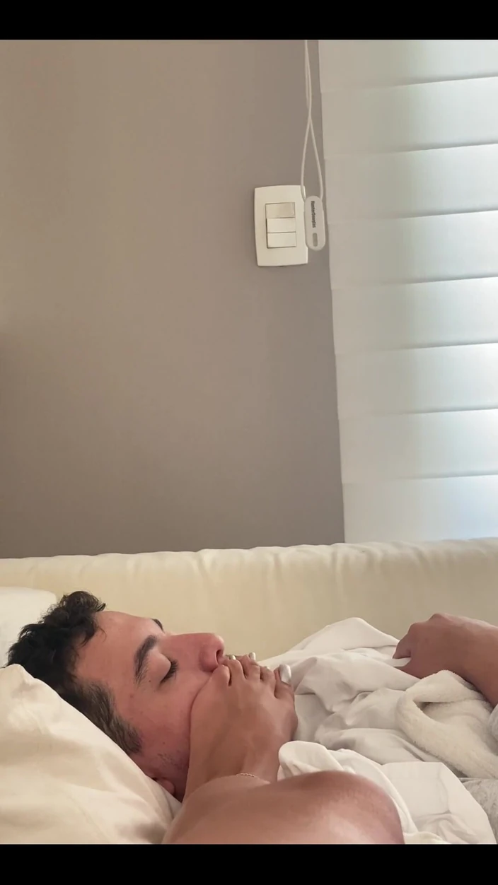 KiffaFeet: 亲吻我的脚趾