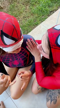 Spider-man, Cosplay, Trio - Gorge Masquée, Sodomie En Plein Air, Pisse Dans Les Deux Bouches