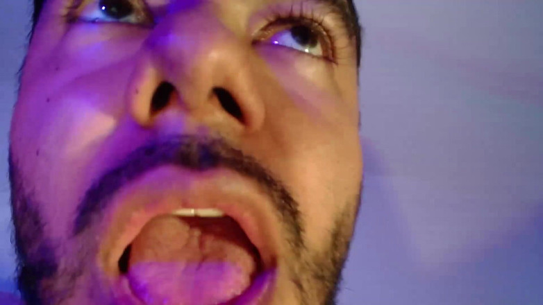 Tommhot: Bărbat păros sexy care se masturbează și geme