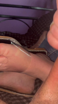Feticismo del piede sexy sega con la mano amatoriale