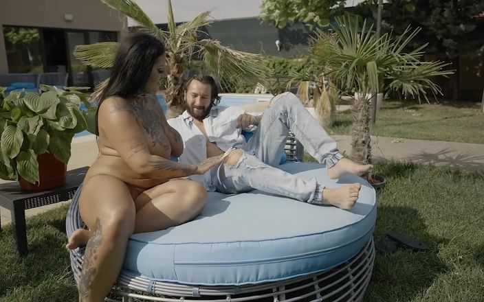 Big Boobs Babe: Pool, dicke titten, mollig, orgasmus, schlucken, eier lecken