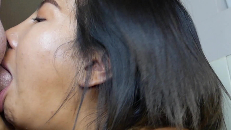 SexyThai1987: Komm in mein gesicht und pisse in meinen mund