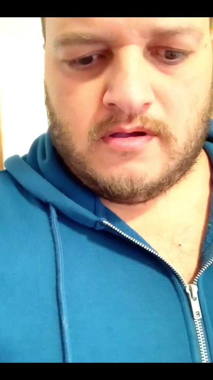 Ksanchez1203: Una puttana ti dà l'indirizzo e ti aspetta a carnotte...