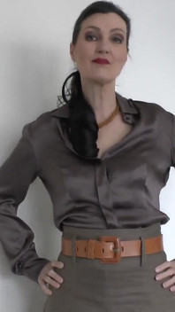 Vzrušující pasování s lněnou sukní, část 1, Lady Victoria Valente