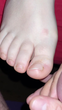 Sexy piedi piccoli sborra sui piedi