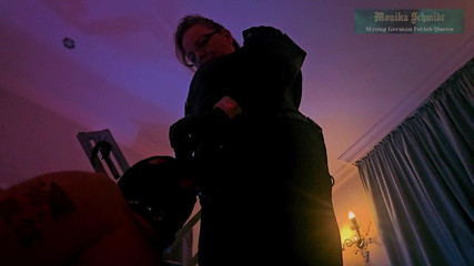 Strict Senz: Monika Schmidt Da Mamada, Entrenamiento De Cornudo, Escupiendo Humillación Verbal