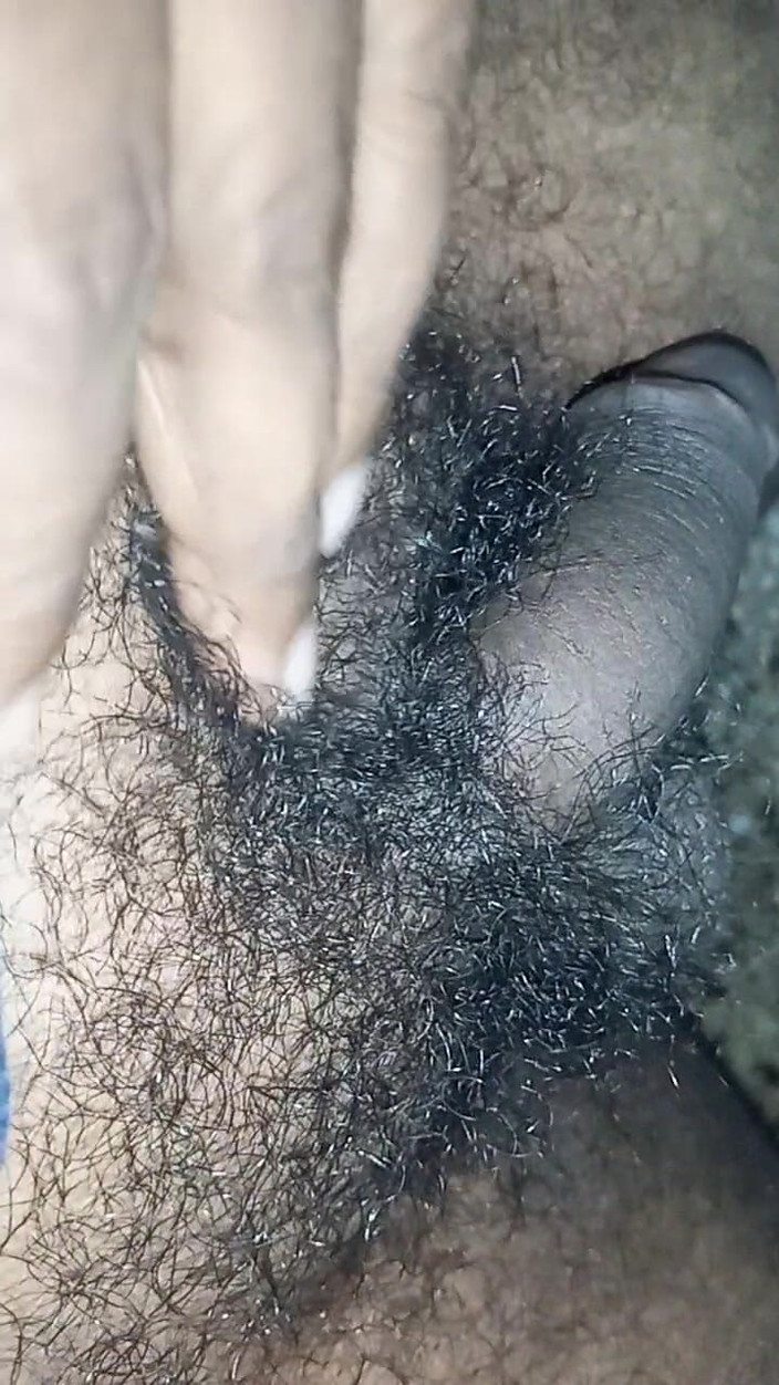 Fucking my wife: アフリカのゲイの大きなペニスが屋外マスターベートで