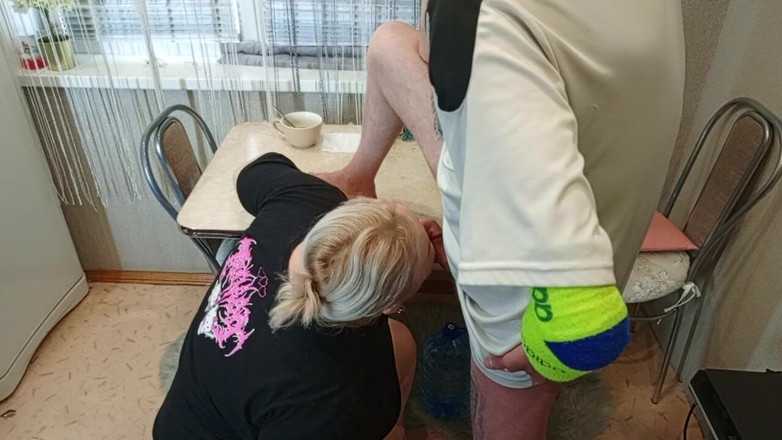 Zona901: Nel pomeriggio, fotto la mia vicina in bocca in cucina...