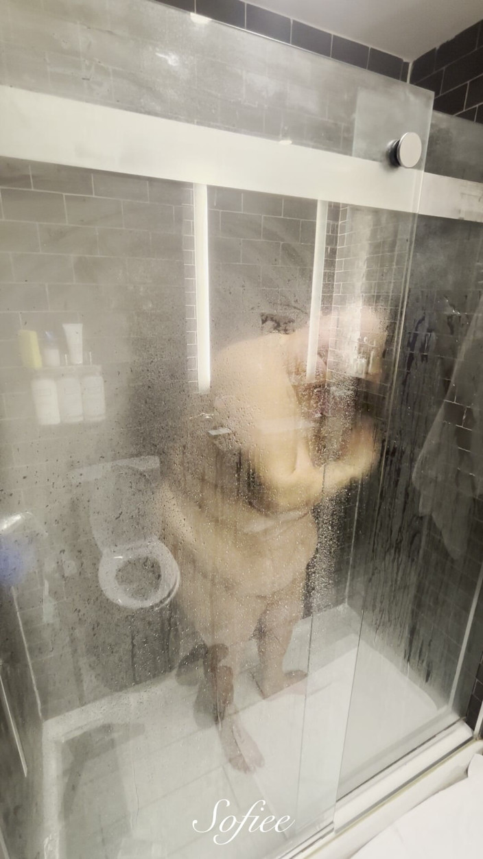 SofieeSoles: Дивись, як я прийми душ