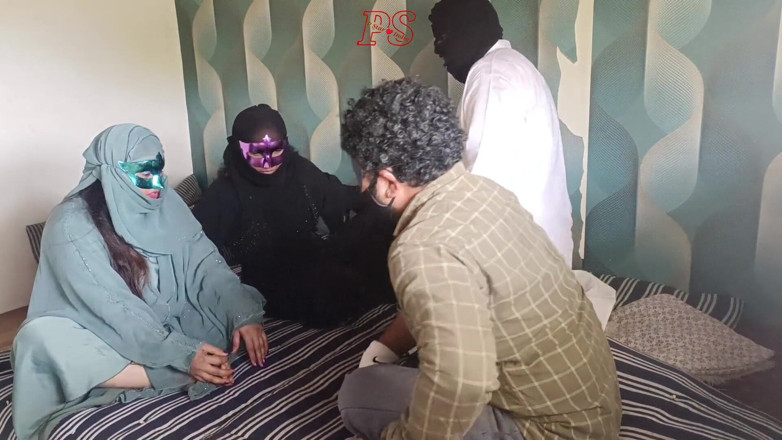 Pstarindia123: Two Muslim Bhabhis Wearing Burqas Got Fucked Together in Forced...