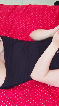 Saat pulang kerja, aku orgasme intens saat lagi muasin memekku pakai vibrator honeyplaybox-ku
