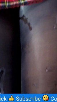 Primer trabajando con el pie y semen grueso en apretado