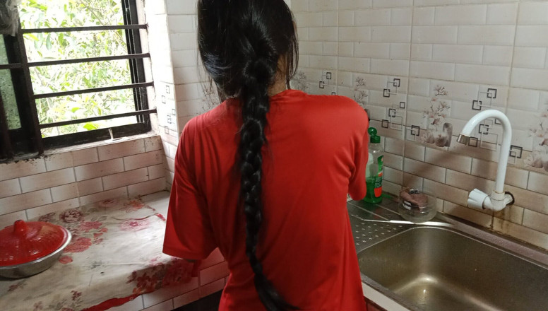 rhdhudhdhd: Indische Desi-schwiegerschwester, kocht essen schnell, ich fühle mich hungrig, muss...