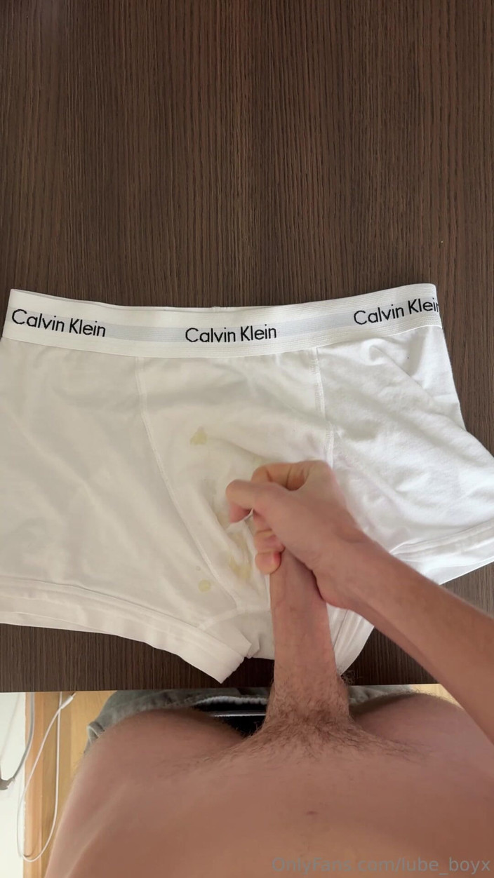 Lubeboyx: Éjaculation fraîche sur mes boxeurs Calvin Klein