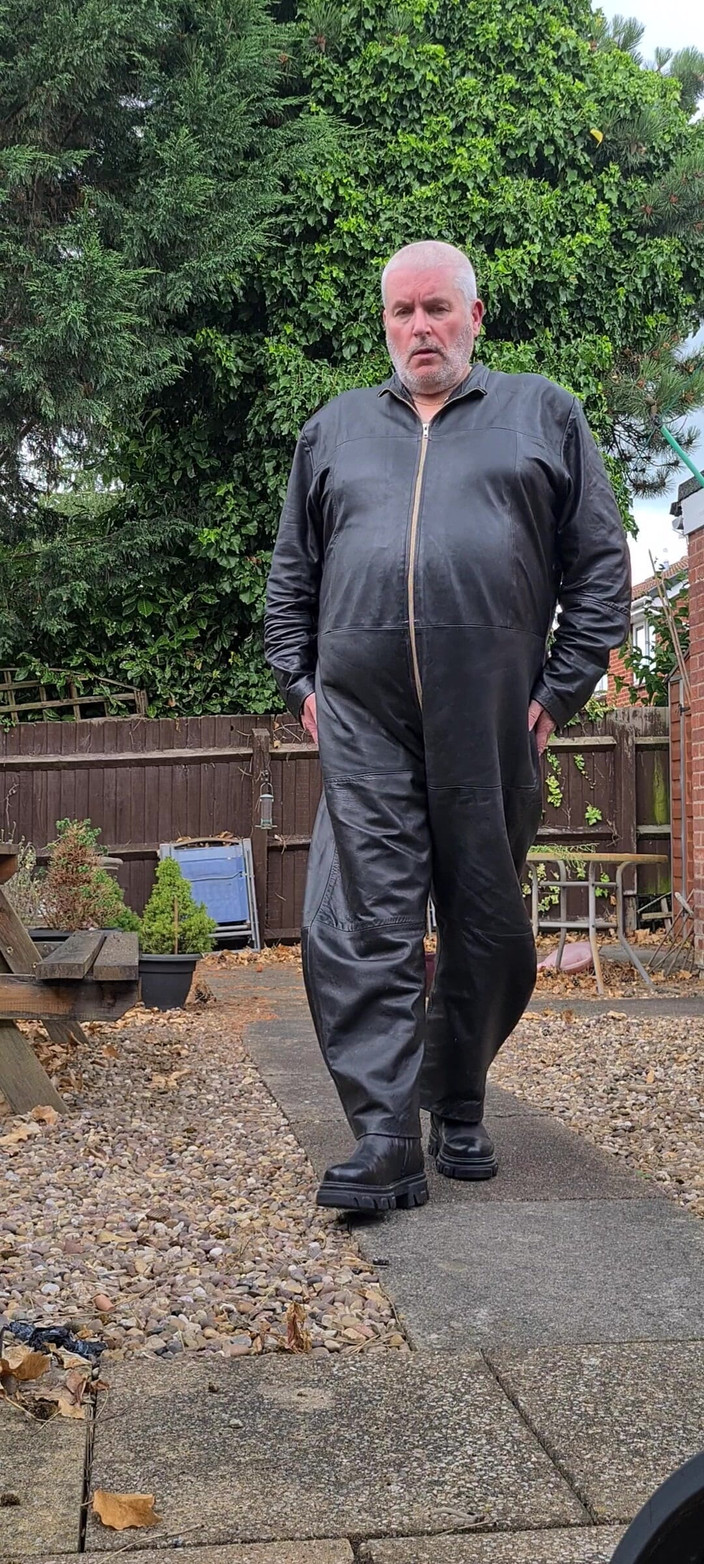 Leatherman63: コックを出す