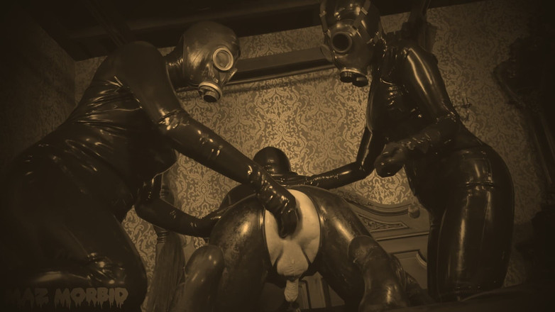 KinkyFemdomTV: Gasmasken-fisting Sepia mit Patricia und Valeska