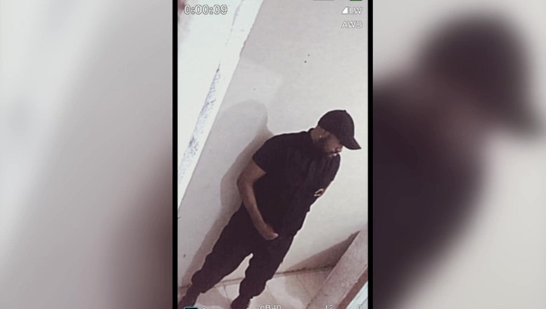 TheBlacKHunterr: 安全在工作中自慰