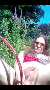 Lina заполняют задницу яйцами для гольфа и садовым шлангом 80 см!