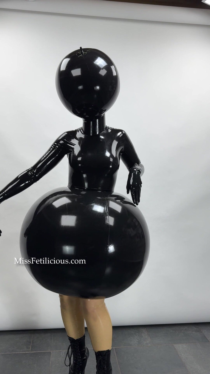 Miss_Fetilicious: Bạn nghĩ gì về chiếc váy bơm hơi của tôi?