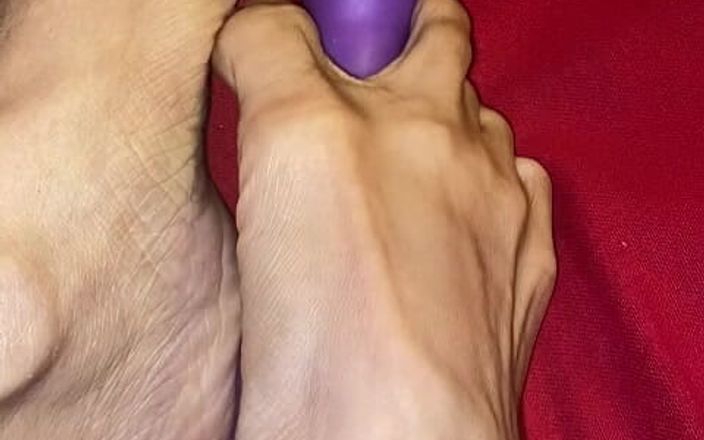 Naelor: 2.melove Playing with Her Dildo Friend with Her Small Feet