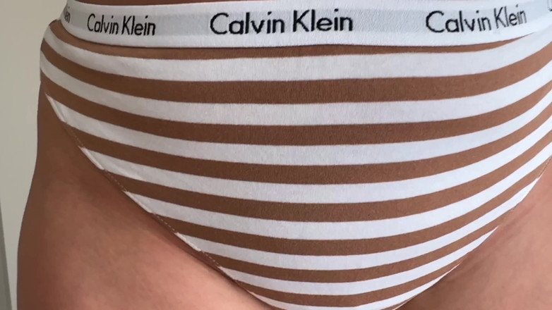 Emma Voyeur: 회색 파자마 바지를 입은 페티쉬를 만지는 가랑이