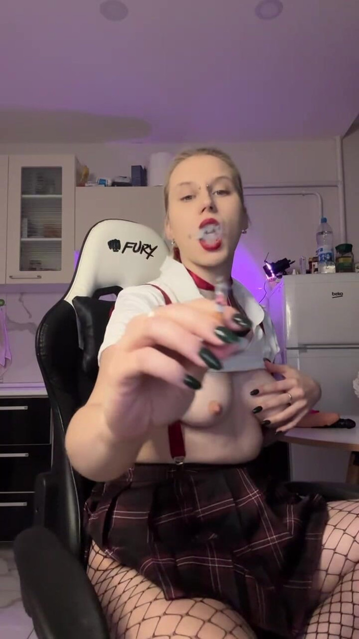 MertyXXX: Fumo Uno Dopo L'altro