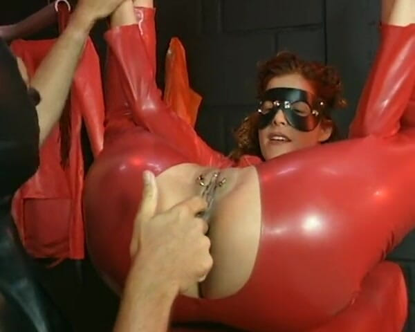 Bdsm Extreme Fantasy: Curvă supusă înlănțuită și folosită dur # 2