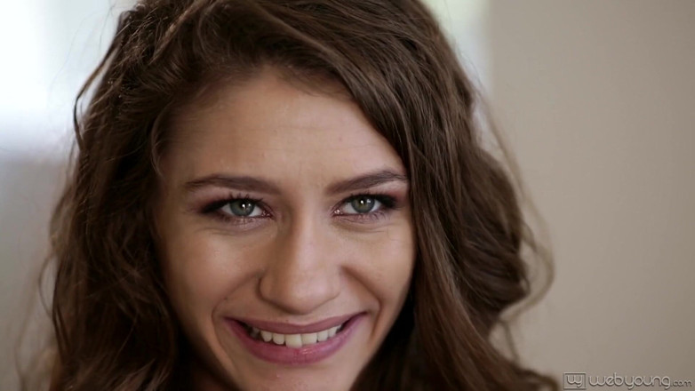 Web Young: WebYoung - Abella Danger aansluiting met gekke chaser-fan!
