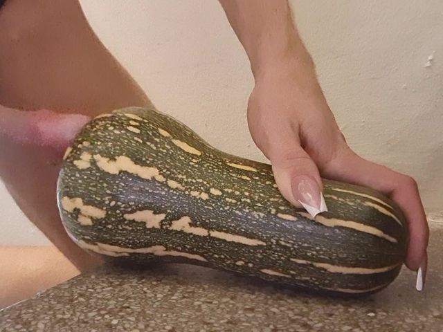 Paloma Veiga Fucking Vegetable (Paloma Veiga)