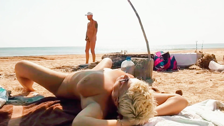 Crazyfamily 1970: Stranger Jerked off to Me on the Beach and Fucked...