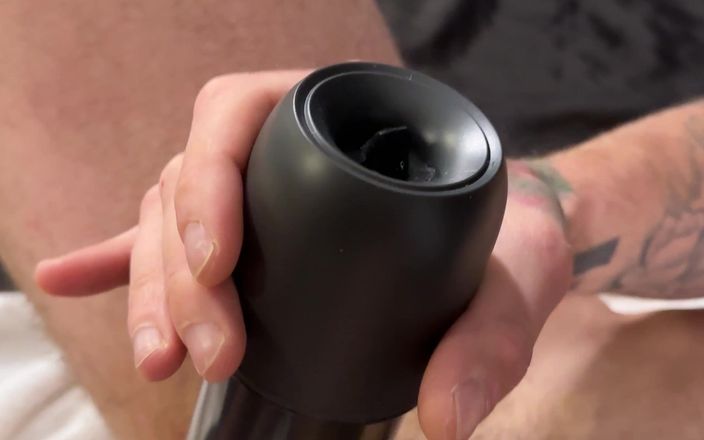 Edger: Guy 24 autoblowai'den yeni vacuglide sağım makinemi denemek için geliyor