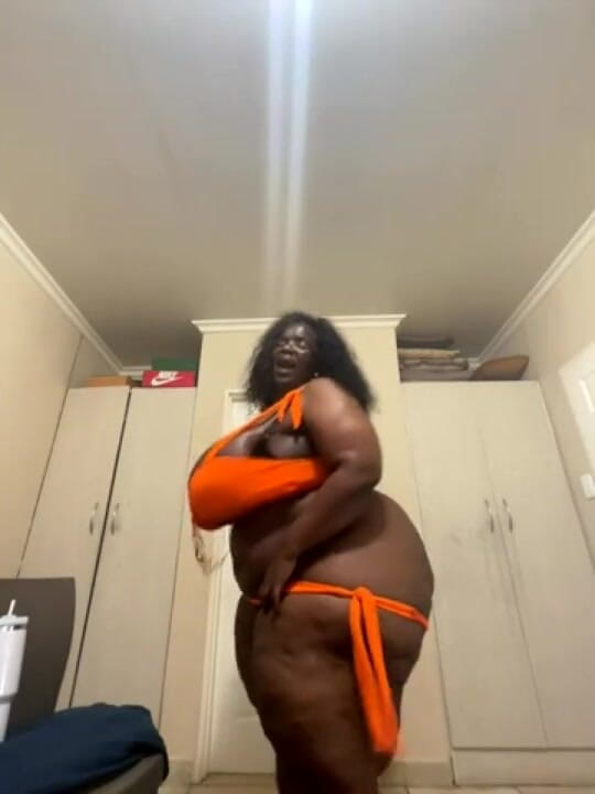 Legendary Booty Overdose: Ebony SSBBW MILF Striptease &amp; Pussyplay