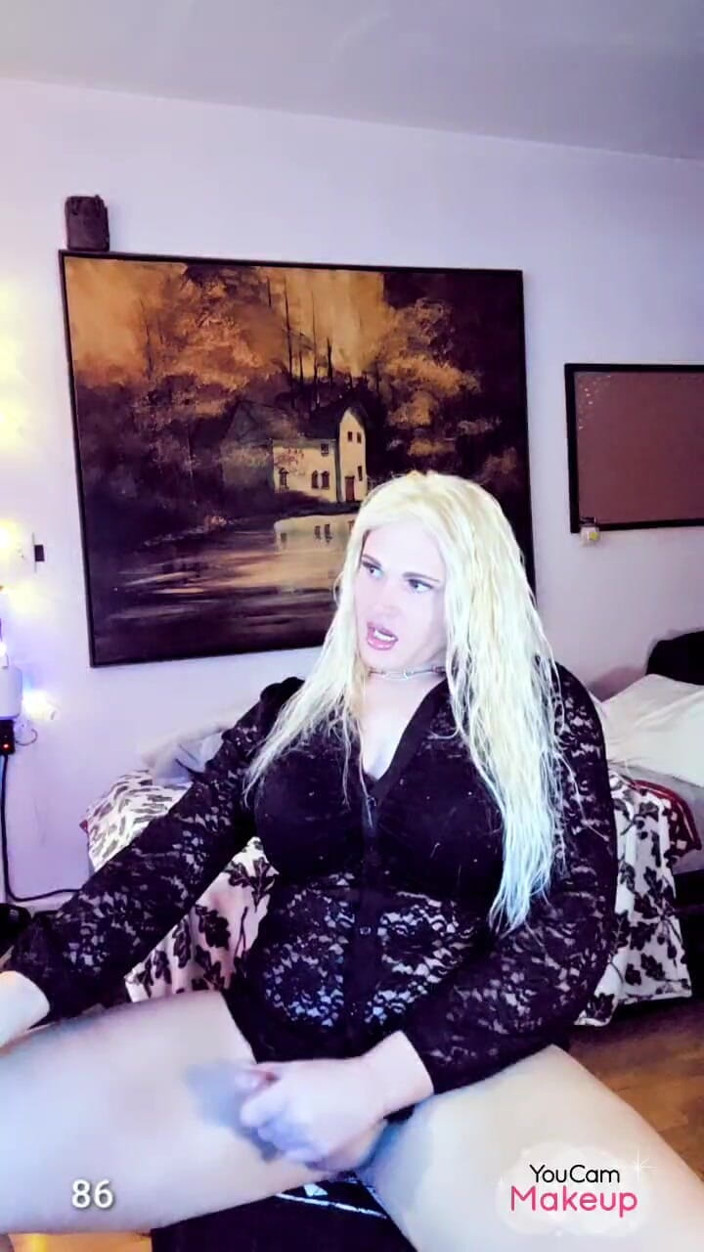 Darkfetish2k: Kylie Rey okşuyor ve sigara içiyor