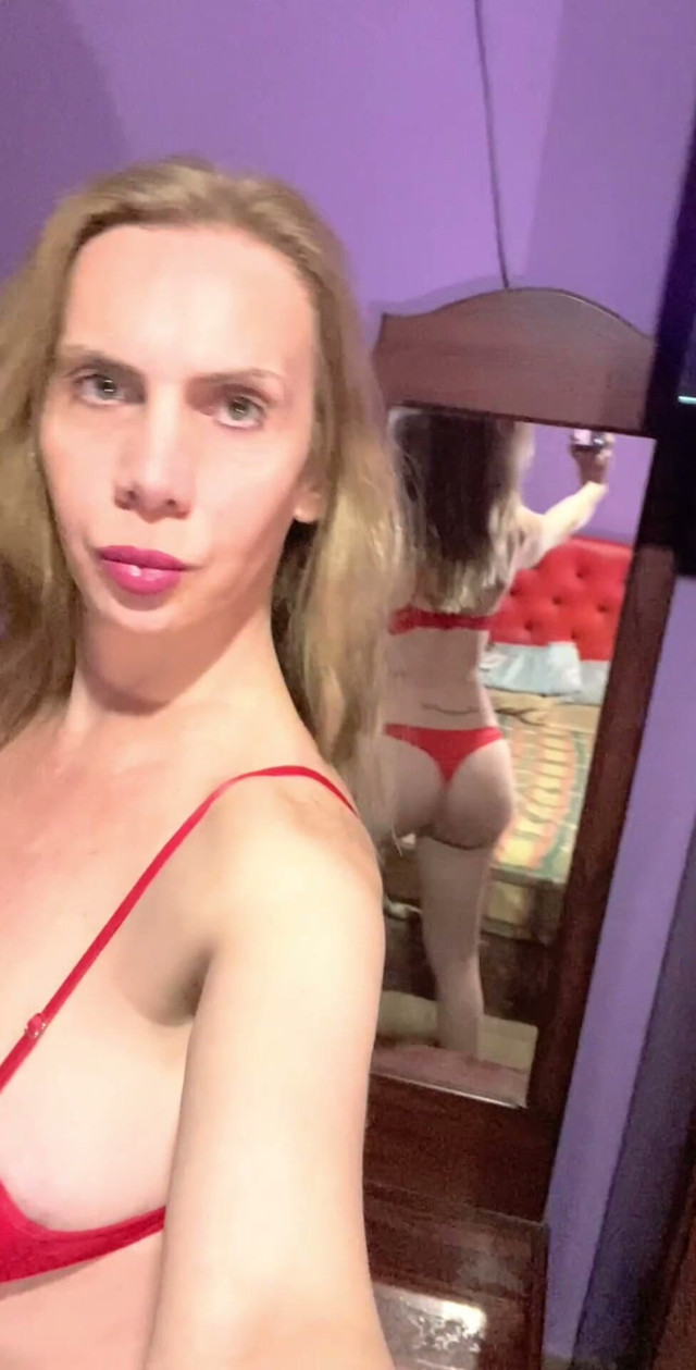 Playing in Front of the Mirror (Dhai Sami)