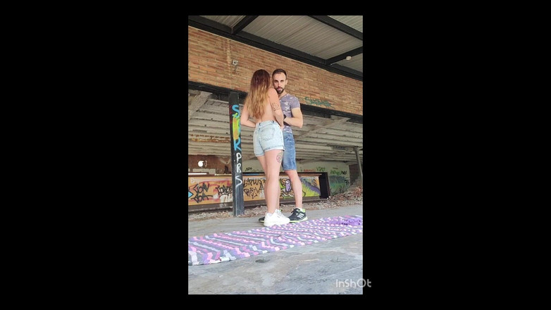 Zeus Ray Straight: 我在一个废弃的地方操我的tinder约会对象