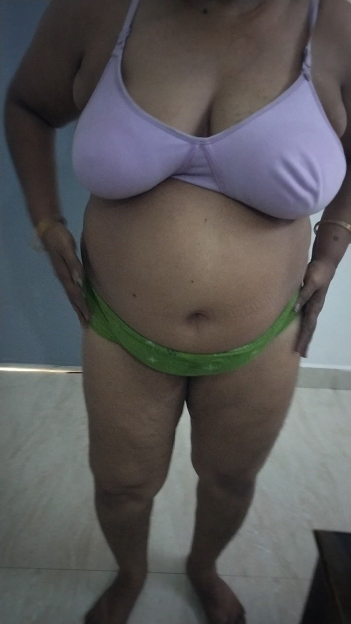 Benita sweety: Hot Dress Wearing After Bath