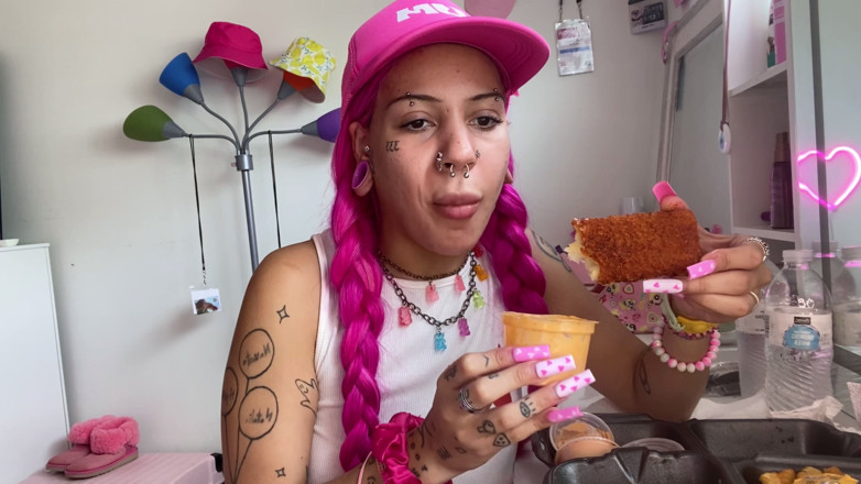 Nali Marie: Spicy Food Mukbang Vlog Extra Hot Mozzarella Sticks
