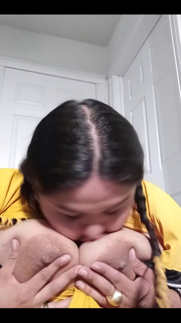 DeesDeepThroat: Play Squeeze Suck