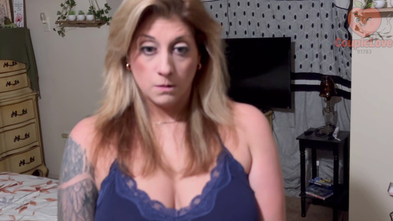 CoupleLove91783: Stiefmutter hat dich beim streicheln erwischt